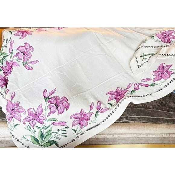 Vintage Cross Stitch embroidered Floral Purple Lilac Ivory Tablecloth - Picture 2 of 9